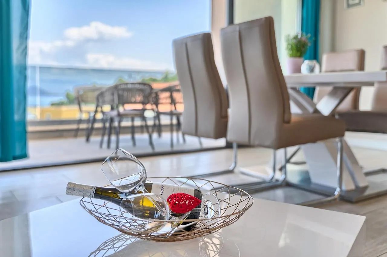 Moni'S Place - Fresh Seaview Apartment Slatine