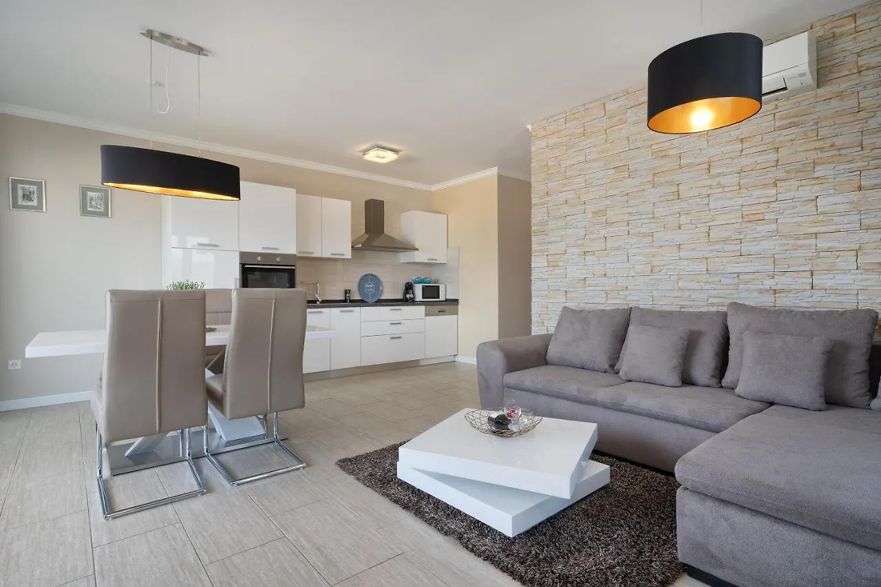 Moni'S Place - Fresh Seaview Apartment Slatine